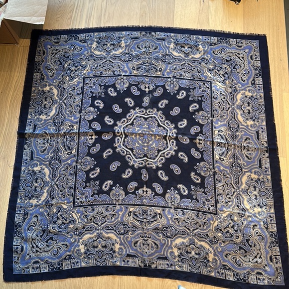 Italian Soft Lightweight Wool Scarf - Picture 3 of 5